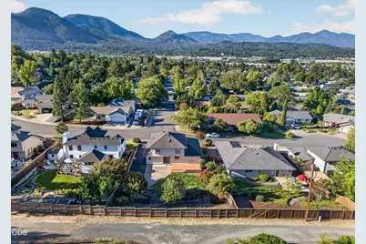 1408 NE Heritage Drive, Grants Pass, OR 97526 - Photo 48