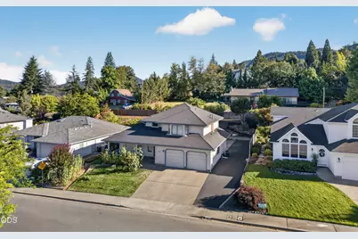 1408 NE Heritage Drive, Grants Pass, OR 97526 - Photo 4