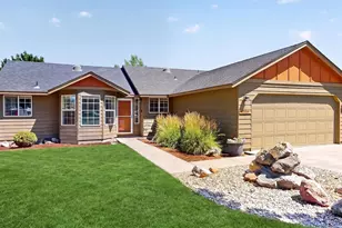 2939 SW Reindeer Ave, Redmond, OR 97756 - Photo 2