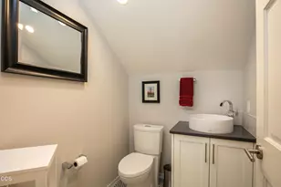 60643 Thunderbird Ct, Bend, OR 97702 - Photo 12