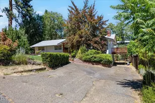 340 Miner Way, Jacksonville, OR 97530 - Photo 2