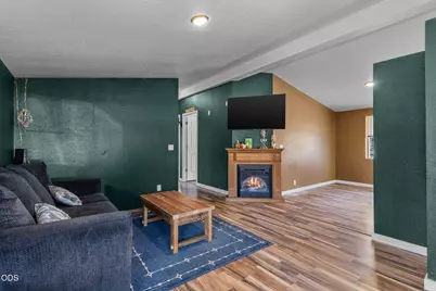 97 SE J Street, Madras, OR 97741 - Photo 6