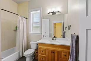 350 Kansas Dr, Medford, OR 97504 - Photo 10