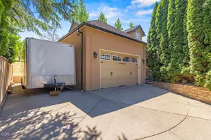 1072 Castlewood Dr, Medford, OR 97504 - Photo 50