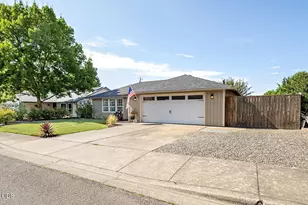 1770 Tanglewood, Medford, OR 97501 - Photo 2