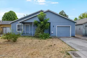 1955 SW Betty Ln, Grants Pass, OR 97526 - Photo 1
