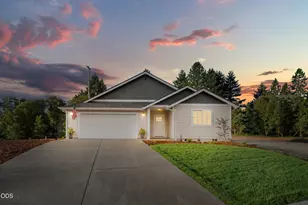 1107 Cascade Dr, Cave Junction, OR 97523 - Photo 2
