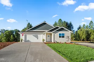 1107 Cascade Dr, Cave Junction, OR 97523 - Photo 2