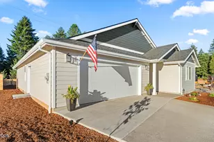 1107 Cascade Dr, Cave Junction, OR 97523 - Photo 4