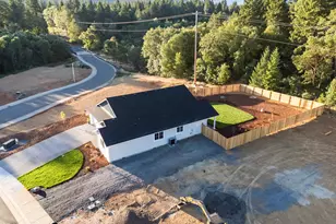 1107 Cascade Dr, Cave Junction, OR 97523 - Photo 6