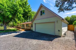 1730 SW Canyon Dr, Redmond, OR 97756 - Photo 6