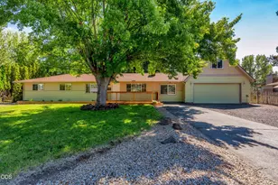 1730 SW Canyon Dr, Redmond, OR 97756 - Photo 1