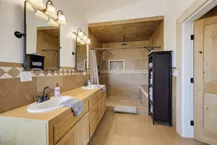 7036 Griffin Ln, Jacksonville, OR 97530 - Photo 30