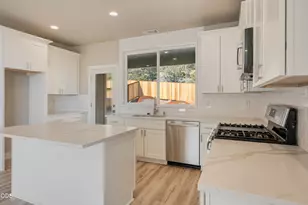 1178 W Ridge Dr, Klamath Falls, OR 97601 - Photo 8