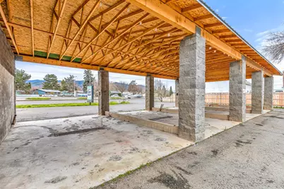 214 N Pacific Highway, Talent, OR 97540 - Photo 14