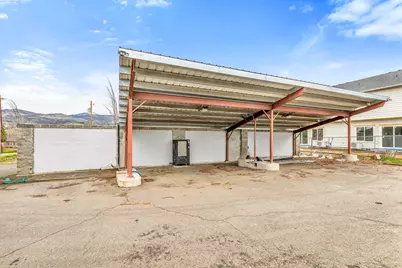 214 N Pacific Highway, Talent, OR 97540 - Photo 12