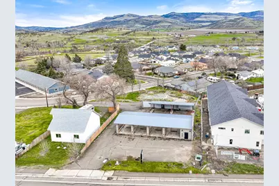 214 N Pacific Highway, Talent, OR 97540 - Photo 22