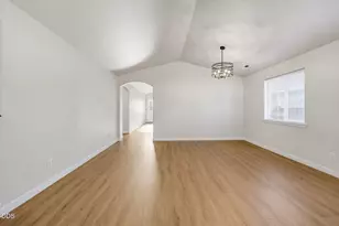 609 Allison Way, Medford, OR 97501 - Photo 8