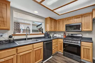 1401 Andrew Dr, Medford, OR 97501 - Photo 8