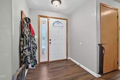 1401 Andrew Drive, Medford, OR 97501 - Photo 4