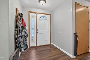 1401 Andrew Dr, Medford, OR 97501 - Photo 4