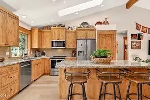 19563 Apache Rd, Bend, OR 97702 - Photo 8