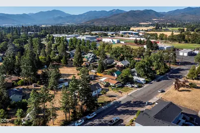225 Cheryl Lane, Phoenix, OR 97535 - Photo 22