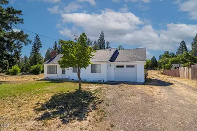 225 Cheryl Lane, Phoenix, OR 97535 - Photo 2