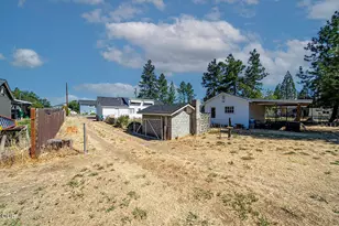 225 Cheryl Ln, Phoenix, OR 97535 - Photo 48