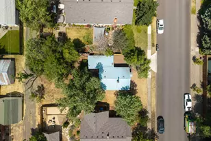 237 SW 9th St, Redmond, OR 97756 - Photo 6