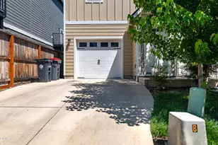 7810 Jacqueline Way, White City, OR 97503 - Photo 2