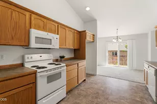 1950 SW 36th St, Redmond, OR 97756 - Photo 8