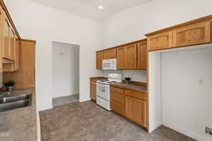 1950 SW 36th St, Redmond, OR 97756 - Photo 14