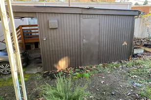 1055 N 5th St, Jacksonville, OR 97530 - Photo 24