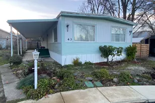 1055 N 5th St, Jacksonville, OR 97530 - Photo 2