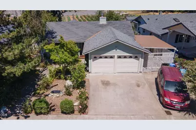 107 Walnut Drive, Rogue River, OR 97537 - Photo 2
