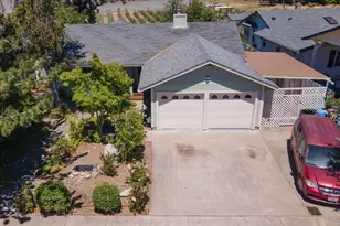 107 Walnut Dr, Rogue River, OR 97537 - Photo 2