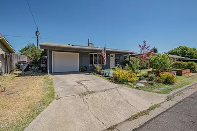 45 Ashley Place, Central Point, OR 97502 - Photo 2