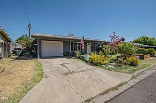 45 Ashley Pl, Central Point, OR 97502 - Photo 2