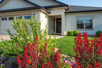 342 Kansas Drive, Medford, OR 97504 - Photo 2