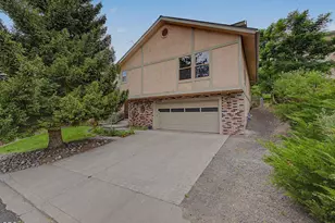 248 Mountain View Blvd, Klamath Falls, OR 97601 - Photo 2