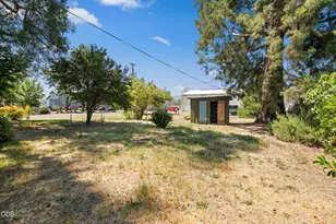 105 Maple St, Phoenix, OR 97535 - Photo 22