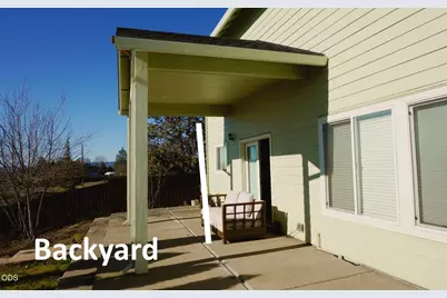 1004 Ruby Meadows, Eagle Point, OR 97524 - Photo 4