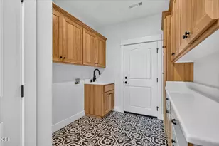 670 Forest Ridge Dr, Medford, OR 97504 - Photo 28