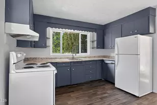 631 W Union St, Roseburg, OR 97471 - Photo 2