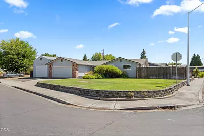 7680 Gladstone Avenue, White City, OR 97503 - Photo 2