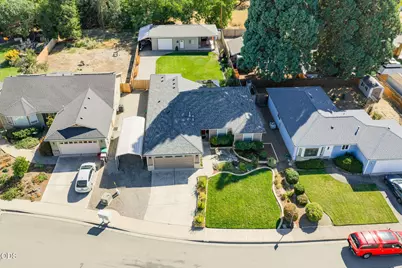 848 Forest Glen Drive, Central Point, OR 97502 - Photo 1
