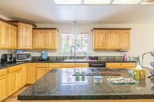 209 N W Stone Fly Ct, Grants Pass, OR 97526 - Photo 10