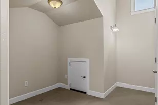 965 Camelot Dr, Ashland, OR 97520 - Photo 16