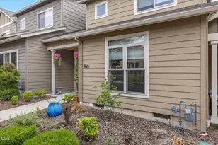 965 Camelot Dr, Ashland, OR 97520 - Photo 2